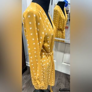 EUC Forever 21 v-neck wrap blouse. Size small.